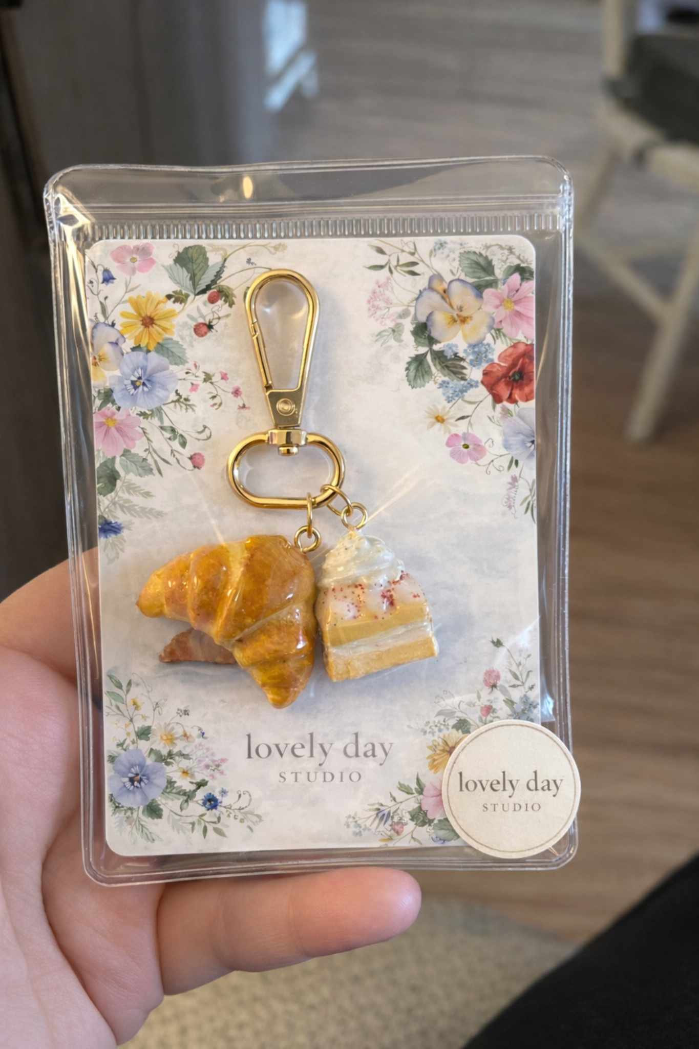 Croissant & cake charm